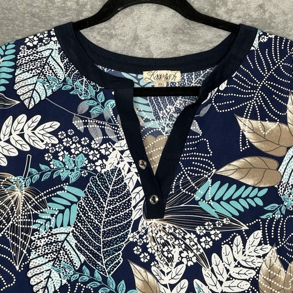 Lavish 2X Shirt Top Blue White Floral Flower Sleeveless V Neck Stretch Textured - Picture 3 of 6